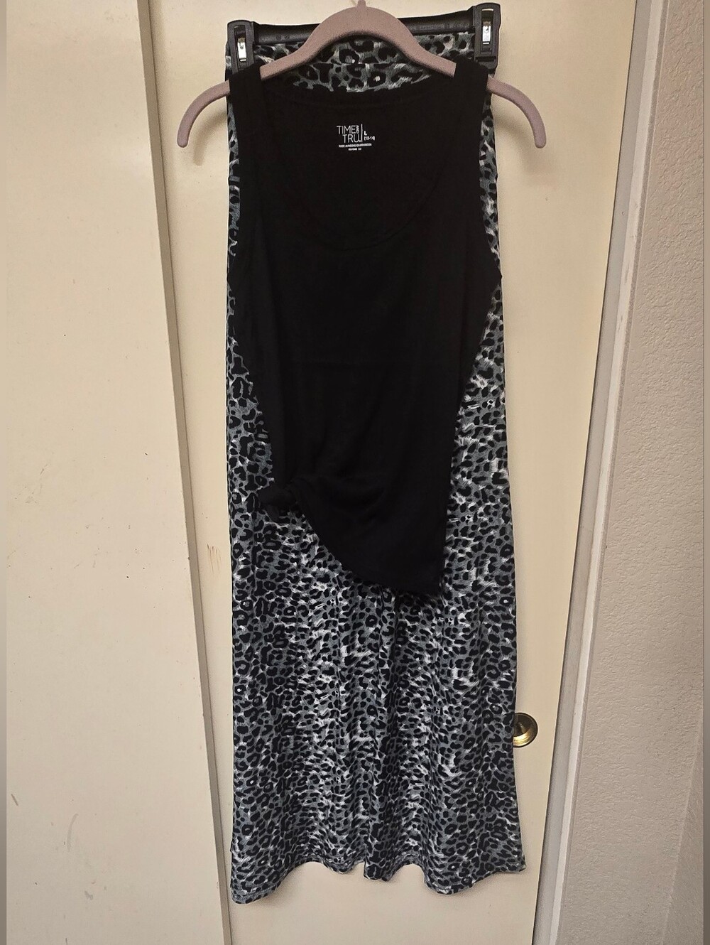 Time and Tru Black Sleeveless Tank with Gray Leopard Maxi Skirt